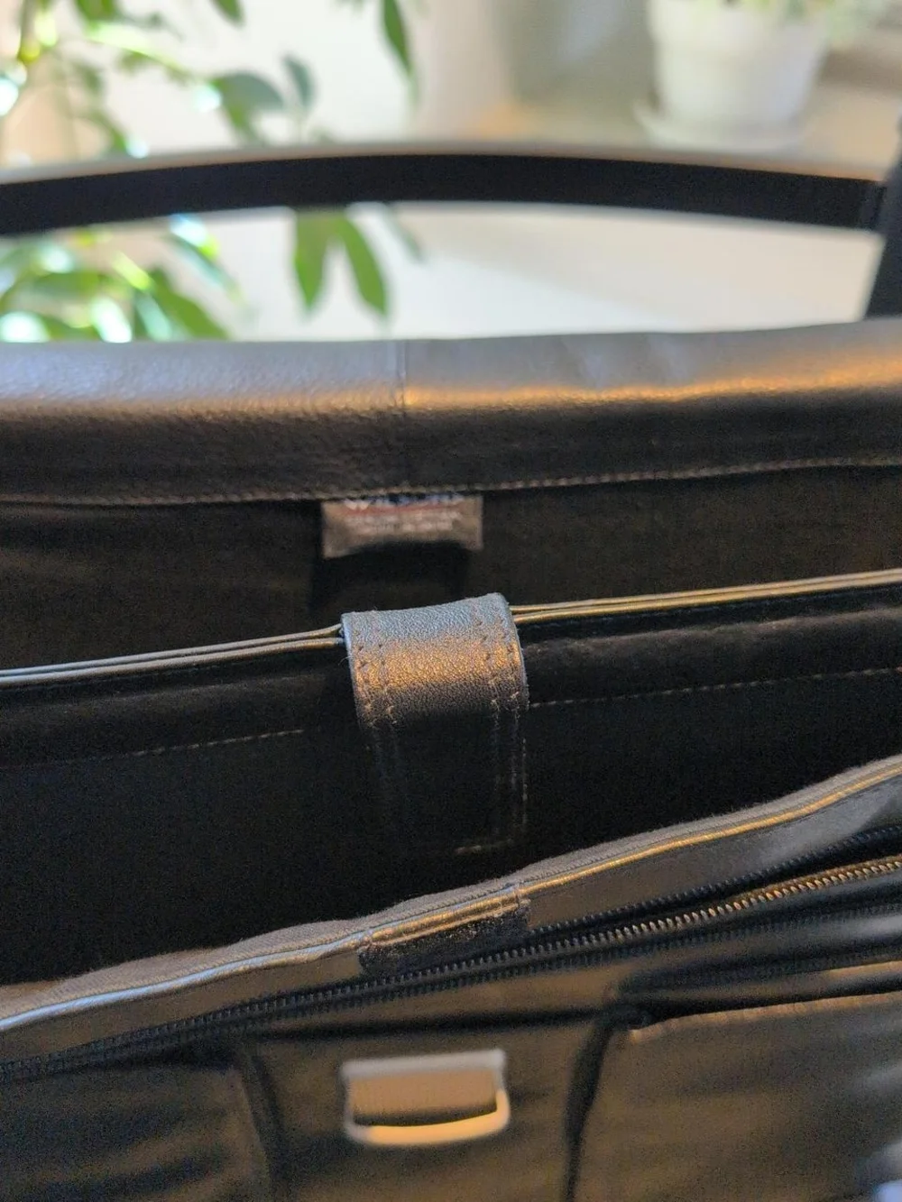 Nwot Wilson's Black leather briefcase with multiple compartments, strap & lock